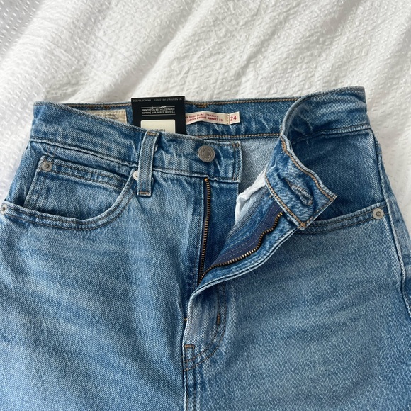 NWT LEVIS 70’s high slim straight jeans - Picture 3 of 4